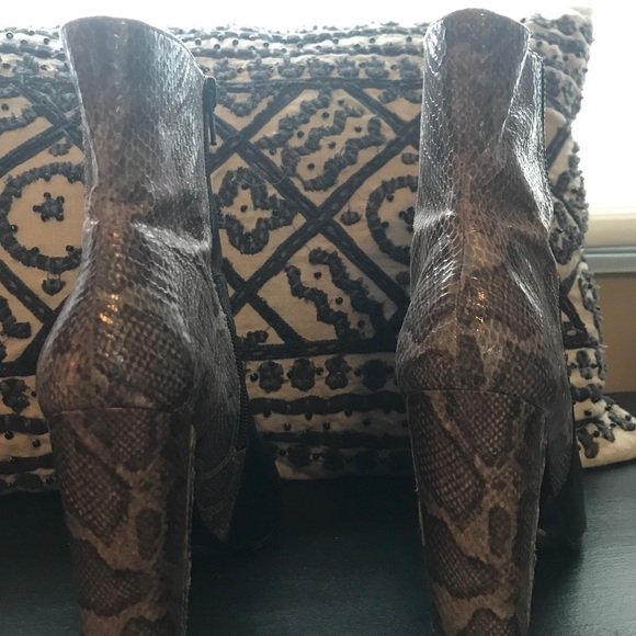 Size 7 leather ankle boots with snakeskin detail - Picture 2 of 5